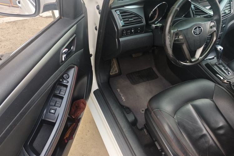 Used Bestune B70 2014 2.0L automatic luxury version Driver Seat