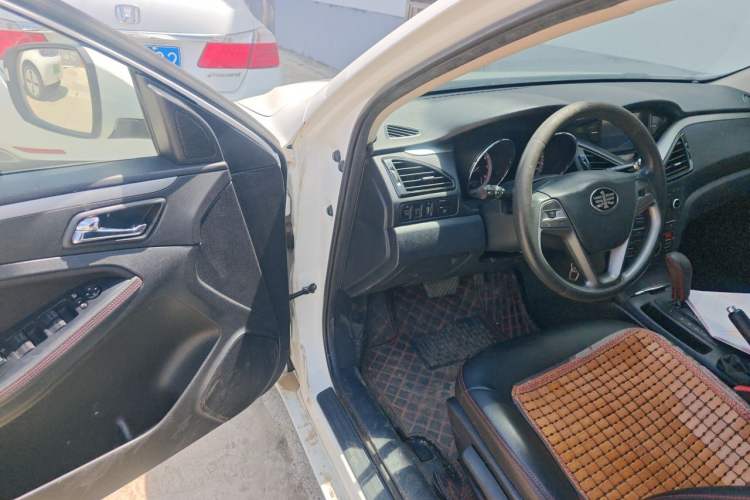 Used Bestune B70 2014 2.0L automatic comfort version Driver Seat