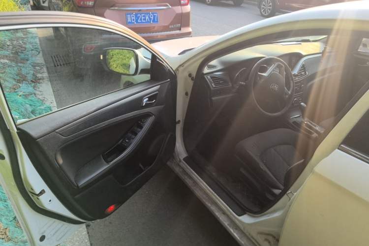 Used Bestune B70 2014 2.0L automatic comfort version Driver Seat