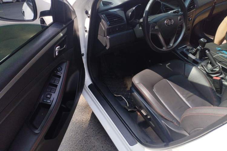 Used Bestune B70 2014 2.0L manual luxury version Driver Seat
