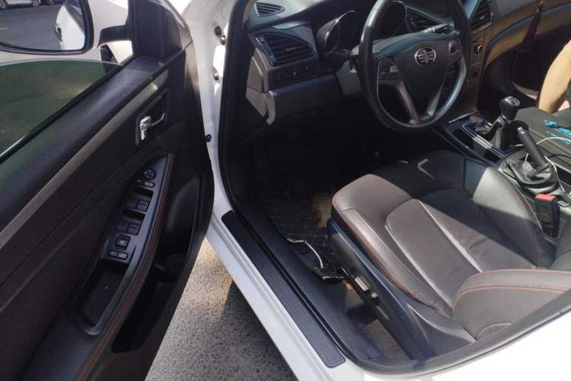 Used Bestune B70 2014 2.0L manual luxury version Driver Seat