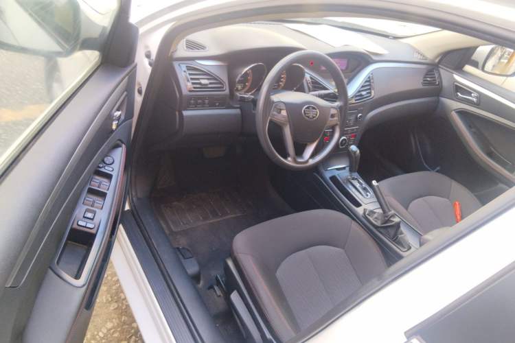 Used Bestune B70 2014 2.0L automatic comfort version Driver Seat