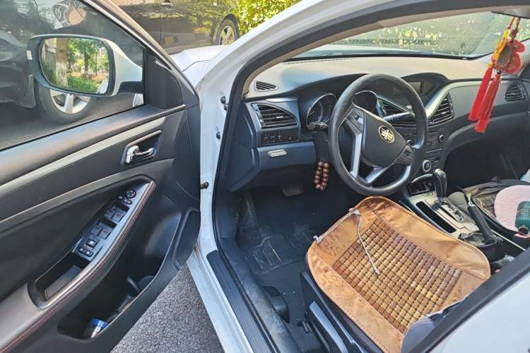 Used Bestune B70 2014 2.0L automatic comfort version Driver Seat