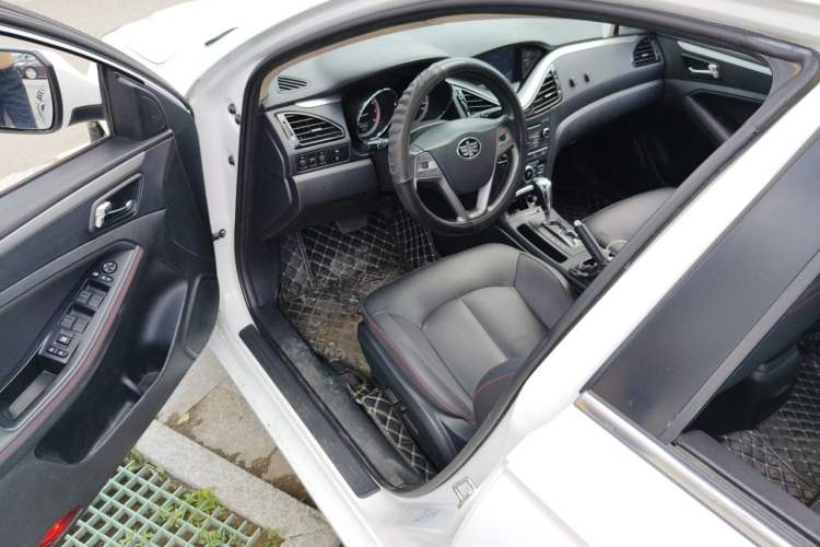 Used Bestune B70 2014 2.0L automatic luxury version Driver Seat