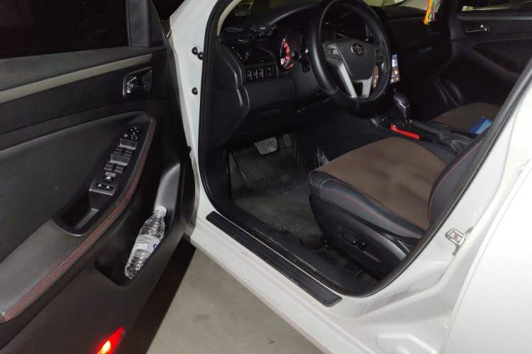 Used Bestune B70 2014 2.0L automatic luxury version Driver Seat