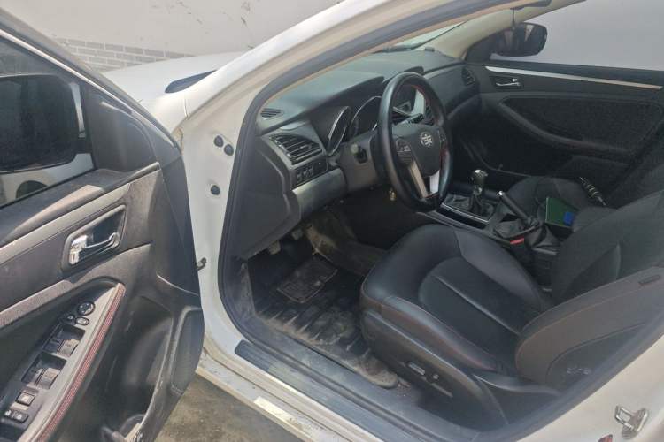 Used Bestune B70 2014 2.0L manual luxury version Driver Seat