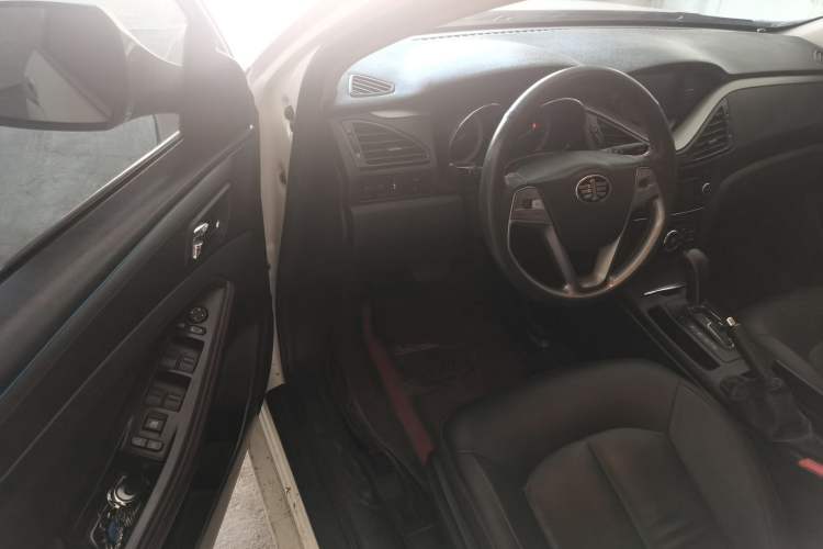 Used Bestune B70 2014 2.0L automatic luxury version Driver Seat