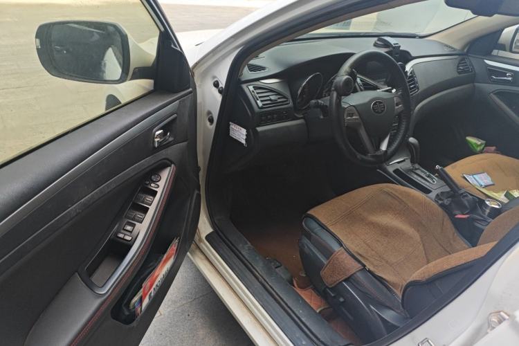 Used Bestune B70 2014 2.0L automatic luxury version Driver Seat