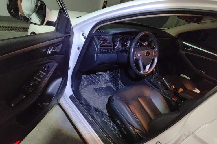 Used Bestune B70 2014 2.0L automatic luxury version Driver Seat