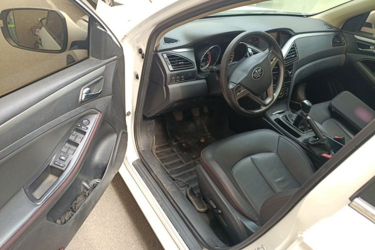 Used Bestune B70 2014 2.0L manual luxury version Driver Seat
