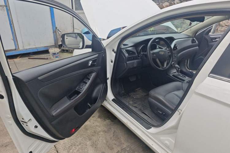 Used Bestune B70 2014 2.0L automatic luxury version Driver Seat