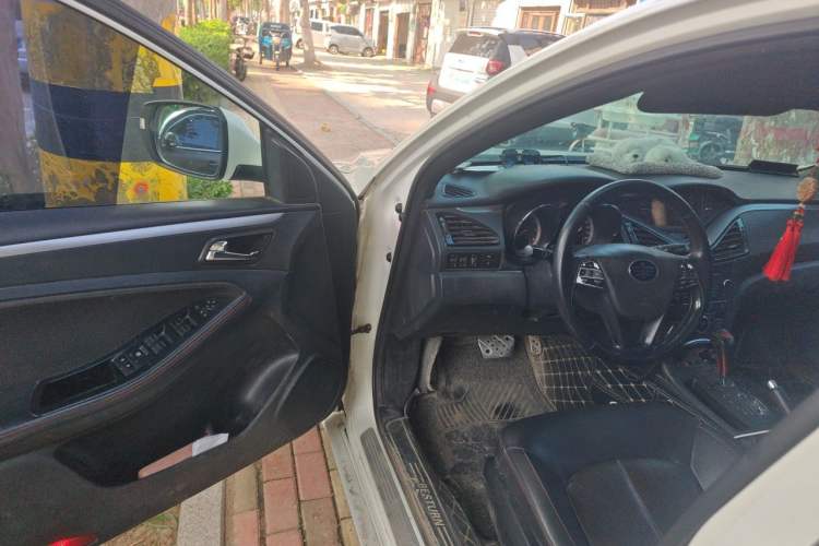 Used Bestune B70 2014 1.8T Automatic Sport Premium Edition Driver Seat
