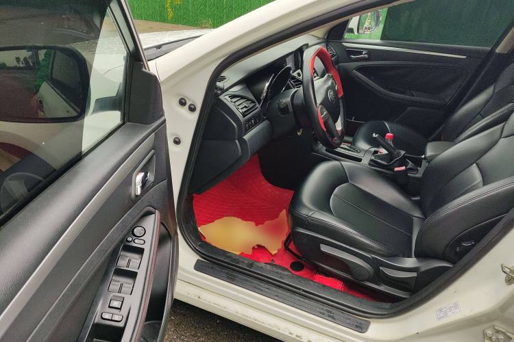 Used Bestune B70 2014 2.0L automatic comfort version Driver Seat