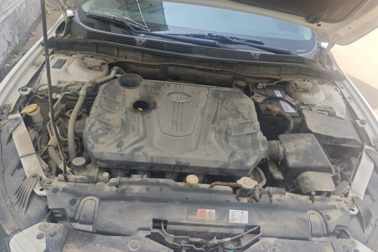 Used Bestune B70 2014 2.0L manual luxury version Engine Bay