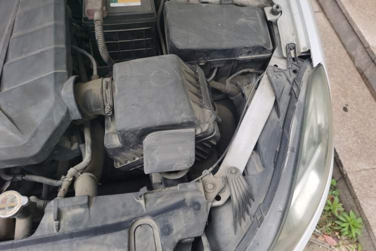 Used Bestune B70 2014 2.0L automatic comfort version Engine Bay Left