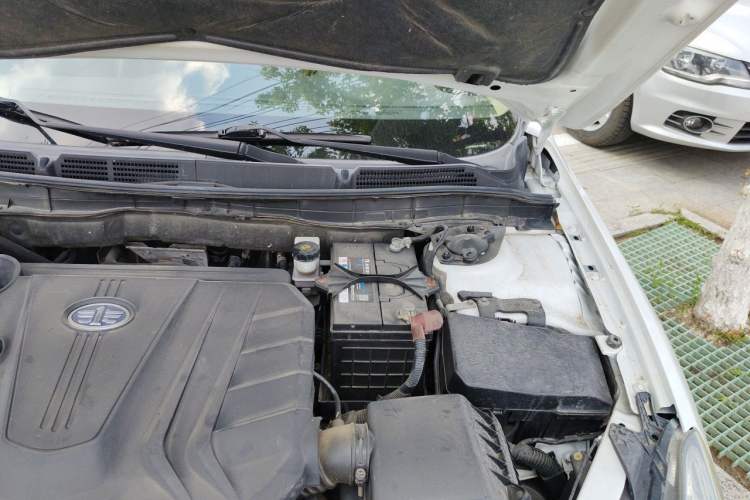 Used Bestune B70 2014 2.0L automatic luxury version Engine Bay Left
