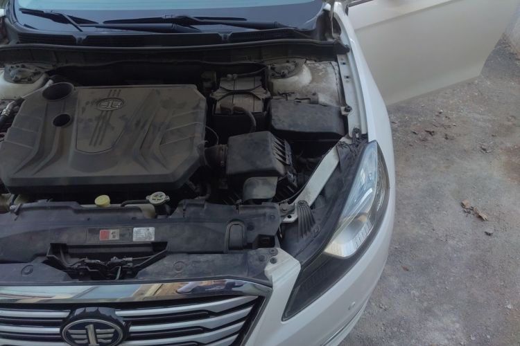 Used Bestune B70 2014 2.0L manual luxury version Engine Bay Left
