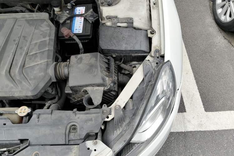 Used Bestune B70 2014 2.0L automatic luxury version Engine Bay Left