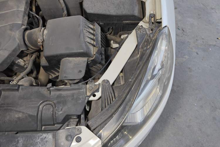 Used Bestune B70 2014 2.0L automatic luxury version Engine Bay Left