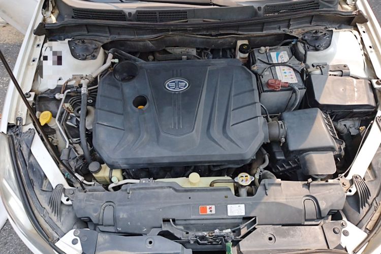 Used Bestune B70 2014 2.0L manual luxury version Engine Bay