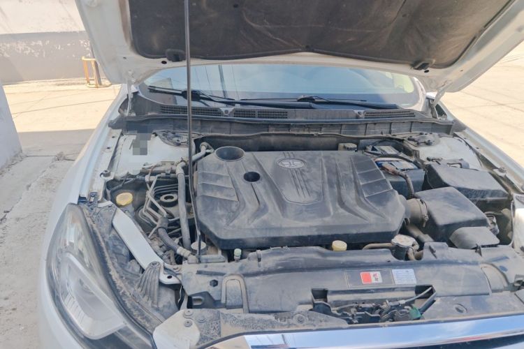 Used Bestune B70 2014 2.0L automatic comfort version Engine Bay Right