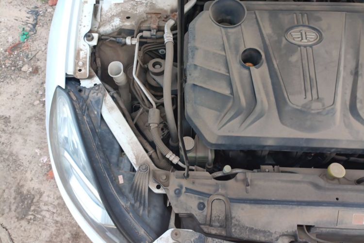 Used Bestune B70 2014 2.0L automatic luxury version Engine Bay Right