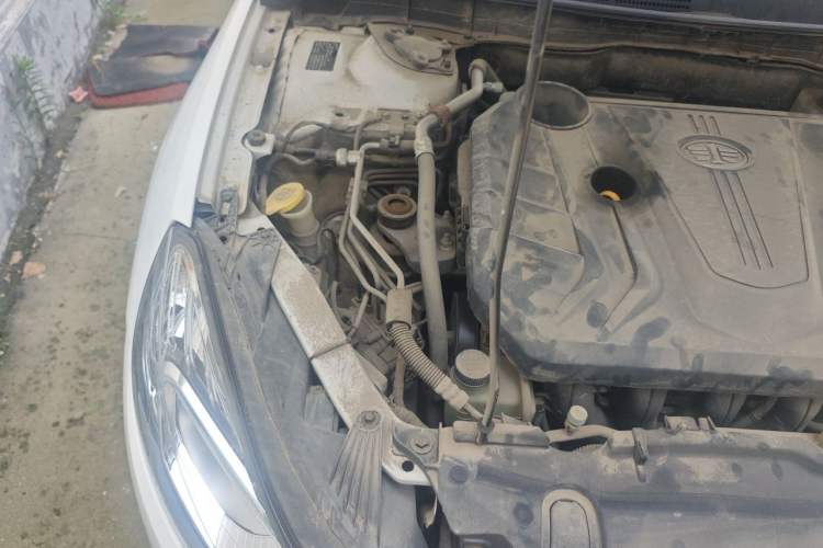 Used Bestune B70 2014 2.0L manual luxury version Engine Bay Right