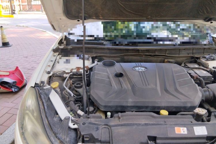 Used Bestune B70 2014 2.0L manual luxury version Engine Bay Right
