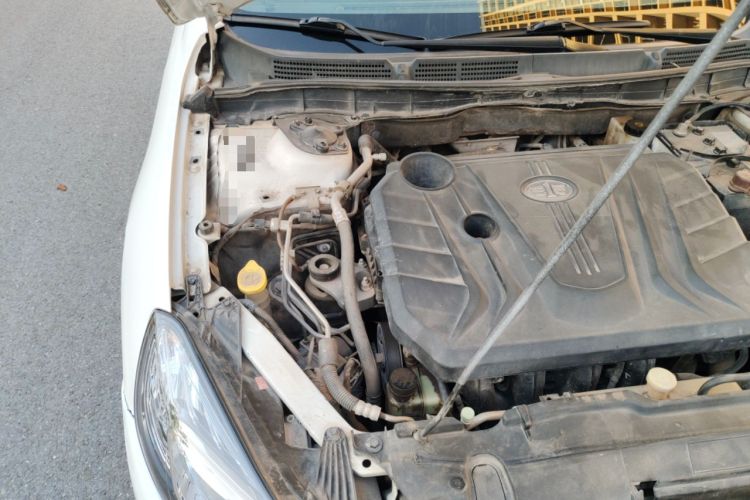 Used Bestune B70 2014 2.0L manual luxury version Engine Bay Right