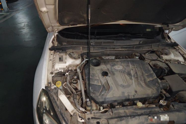 Used Bestune B70 2014 2.0L manual luxury version Engine Bay Right