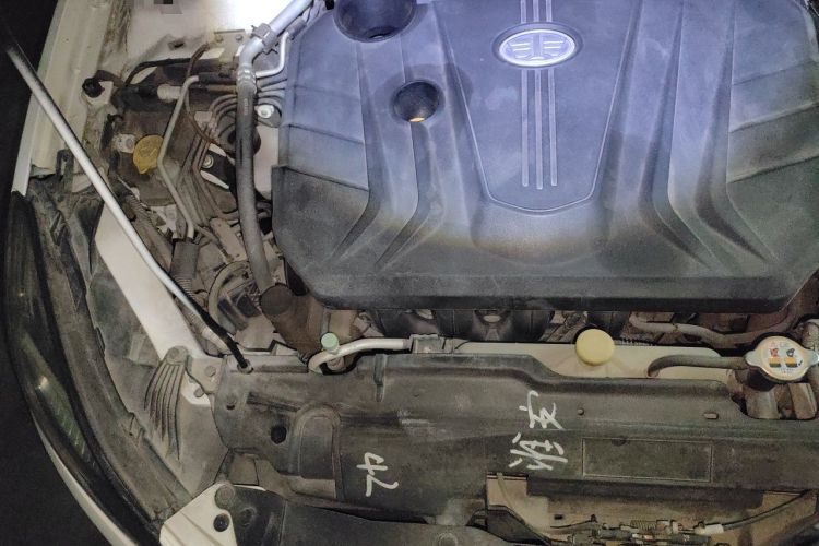 Used Bestune B70 2014 2.0L automatic luxury version Engine Bay Right