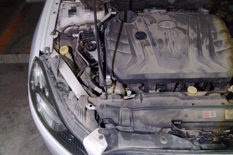 Used Bestune B70 2014 2.0L automatic luxury version Engine Bay Right