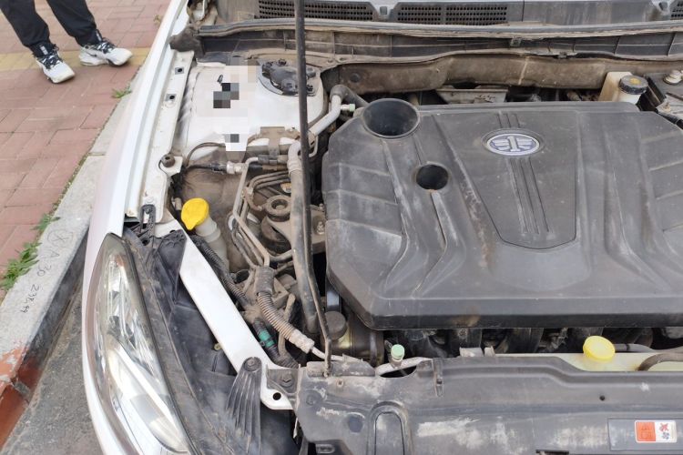 Used Bestune B70 2014 2.0L automatic comfort version Engine Bay Right