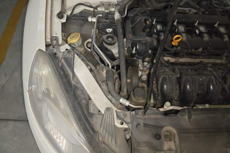 Used Bestune B70 2014 2.0L automatic luxury version Engine Bay Right