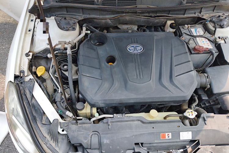 Used Bestune B70 2014 2.0L manual luxury version Engine Bay Right