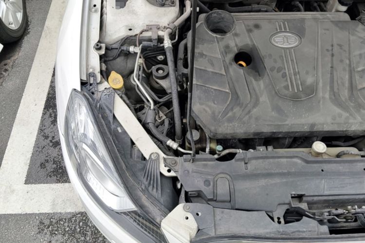 Used Bestune B70 2014 2.0L automatic luxury version Engine Bay Right