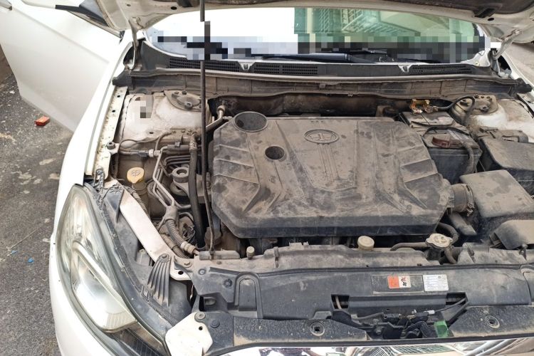 Used Bestune B70 2014 2.0L manual luxury version Engine Bay Right