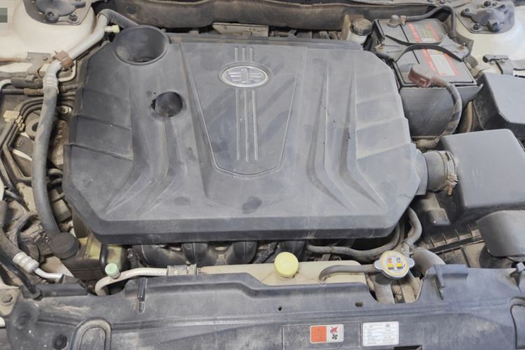 Used Bestune B70 2014 2.0L automatic luxury version Engine Bay
