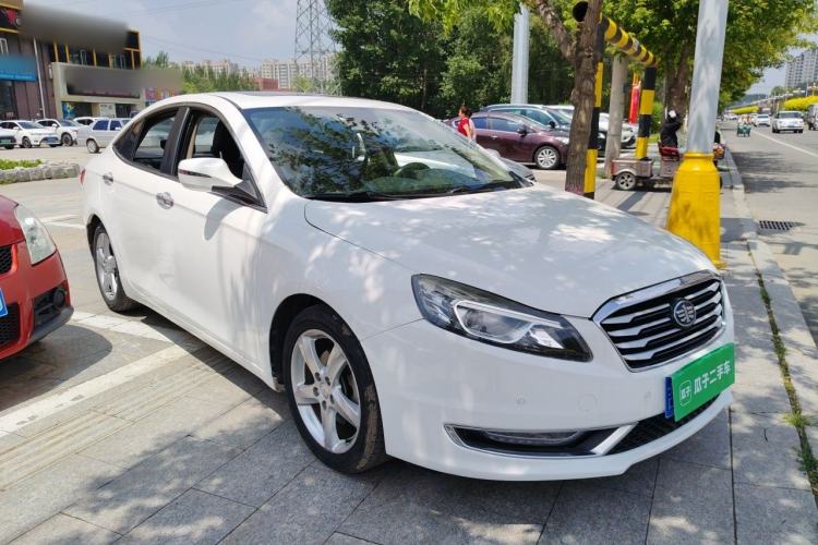 Used Bestune B70 2014 2.0L automatic luxury version Front Right 45 Deg