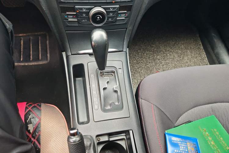 Used Bestune B70 2014 2.0L automatic comfort version Gear Lever