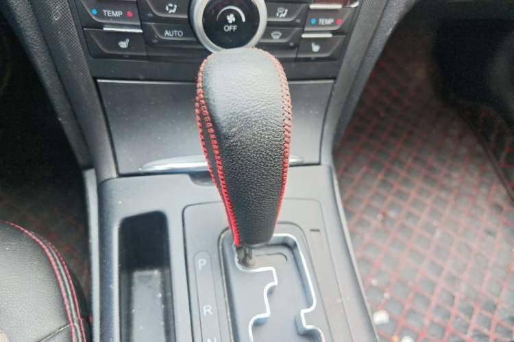 Used Bestune B70 2014 2.0L automatic comfort version Gear Lever