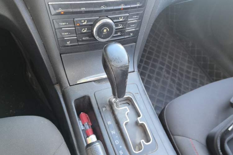 Used Bestune B70 2014 2.0L automatic comfort version Gear Lever
