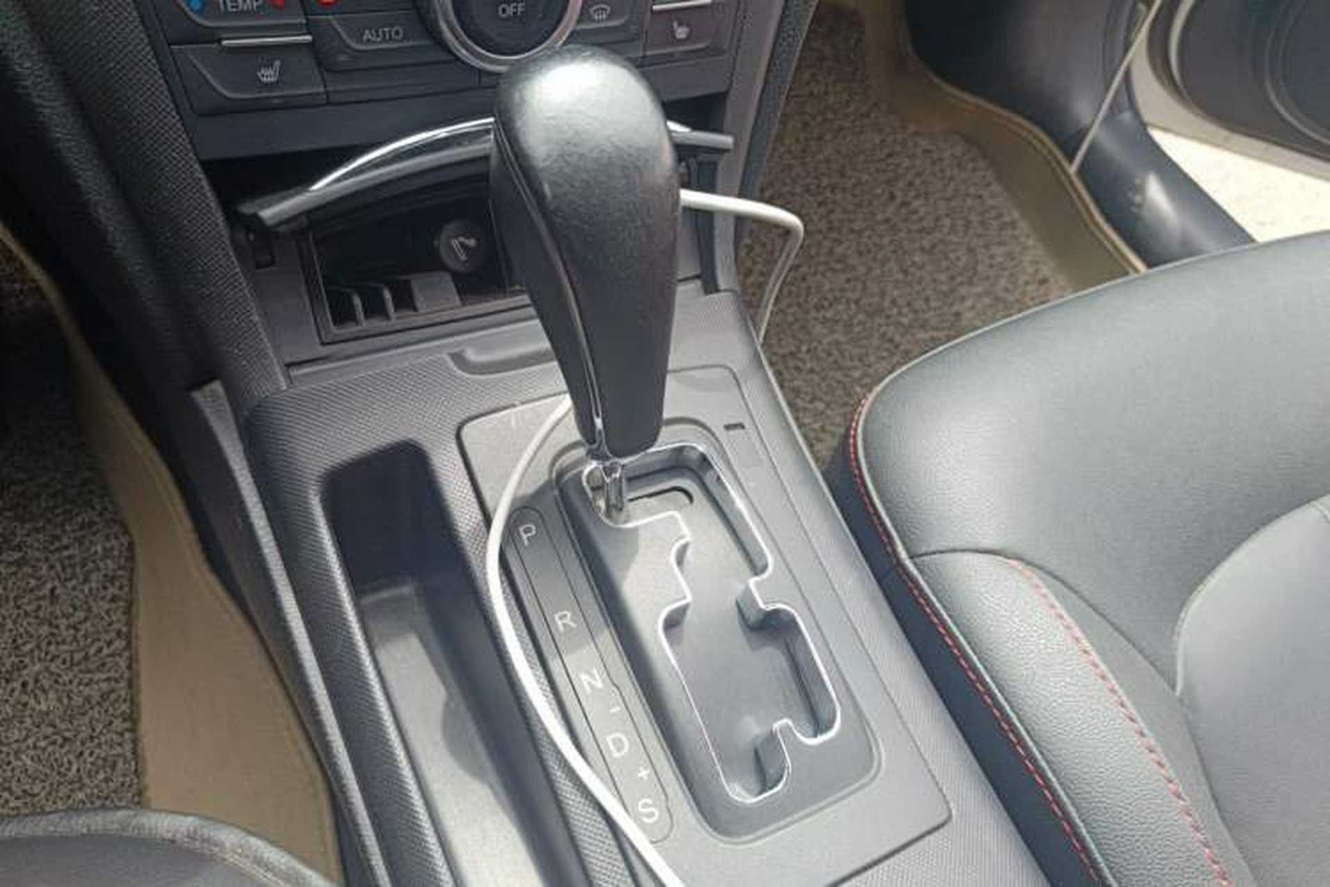 Used Bestune B70 2014 2.0L automatic luxury version Gear Lever