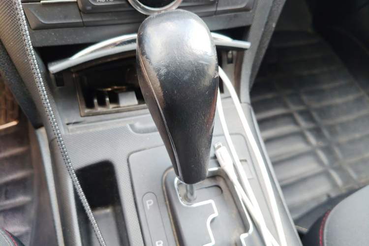 Used Bestune B70 2014 2.0L automatic comfort version Gear Lever