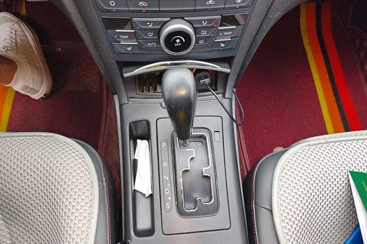 Used Bestune B70 2014 1.8T Automatic Sport Premium Edition Gear Lever