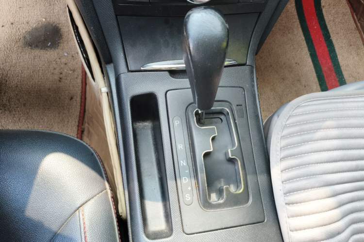 Used Bestune B70 2014 2.0L automatic luxury version Gear Lever