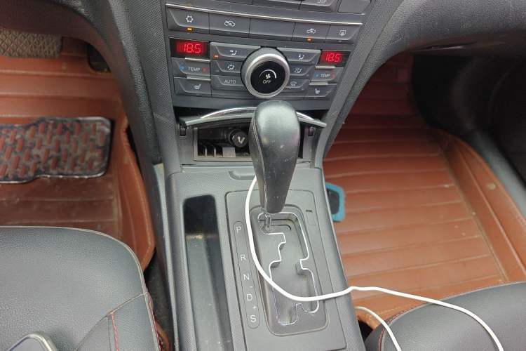 Used Bestune B70 2014 2.0L automatic luxury version Gear Lever