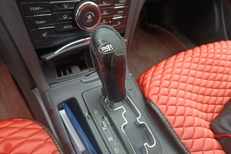 Used Bestune B70 2014 2.0L automatic comfort version Gear Lever