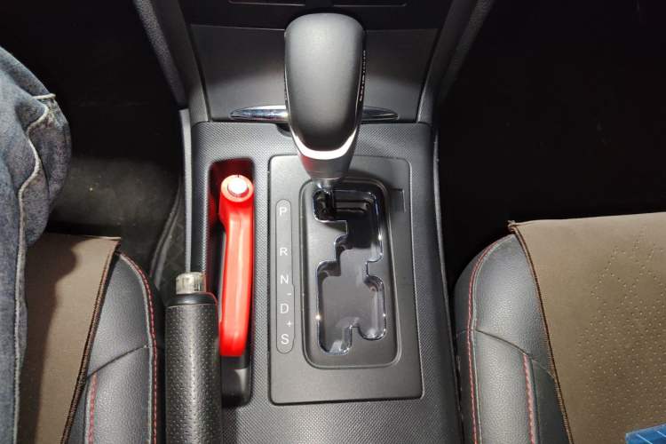 Used Bestune B70 2014 2.0L automatic luxury version Gear Lever
