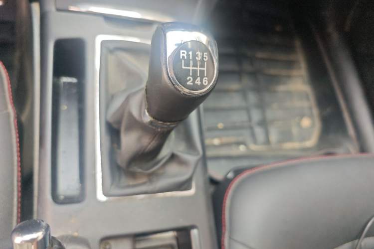 Used Bestune B70 2014 2.0L manual luxury version Gear Lever